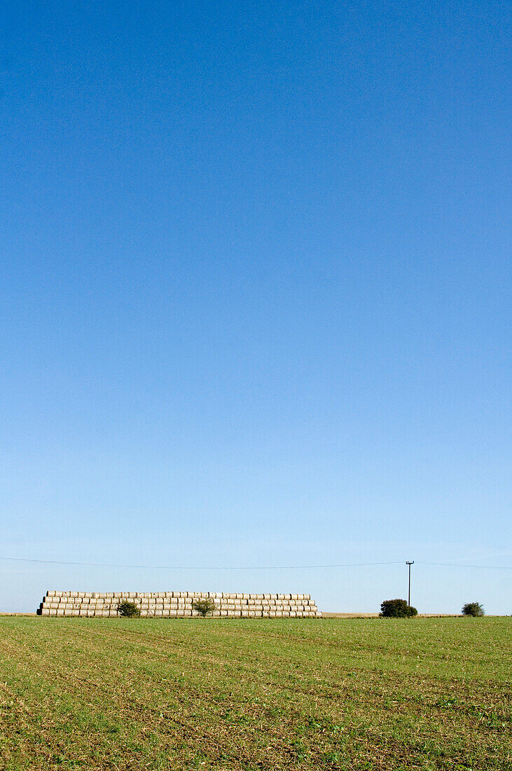 Strohballen auf einem Feld, Weimar, Thüringen, Deutschland