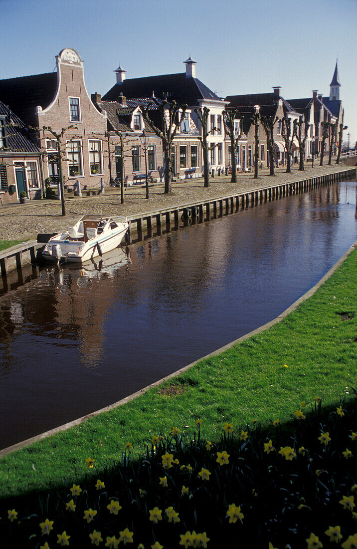 Häuser entlang eines Kanals, De Heerenwal, Sloten, Friesland, Niederlande, Europa