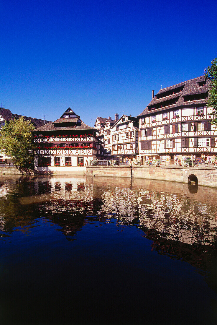 Fachwerkhäuser am Fluss, Place Benjamin Zix, La petite France, Strassburg, Elsass, Frankreich, Europa