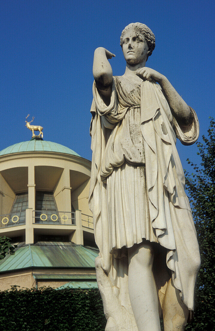 Stuttgart, sculpture in palace garden, Baden-Wuerttemberg, Germany, Europe