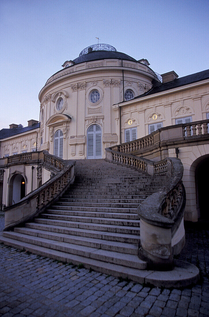 Weitgeschwungene Treppe vor dem Schloss Solitude, Stuttgart, Baden-Württemberg, Deutschland, Europe