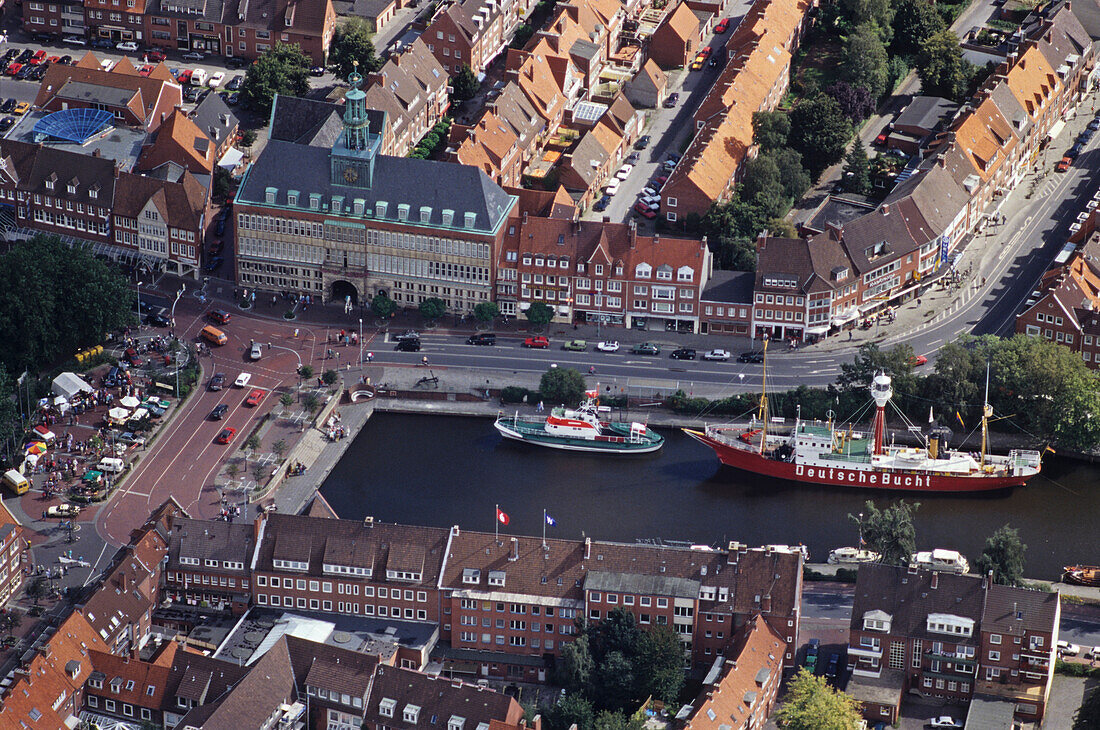 Innenstadt von Emden mit Hafen, Ostfriesland, Niedersachsen, Deutschland