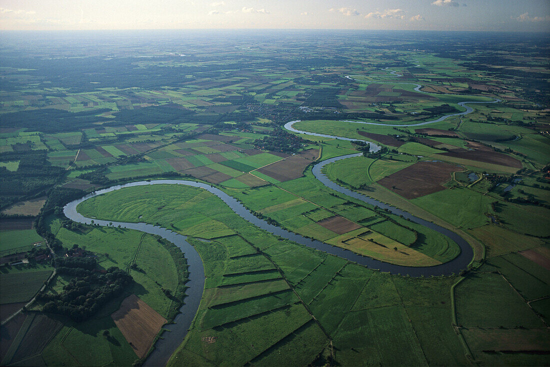 Luftbild Weser, Schaumburger Land, Fluss, Mäander, Wolken, Niedersachsen