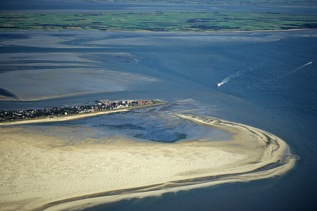 Luftbild Amrum, Nordfriesische Inseln, Strand, Dünen, Nordsee, Fähre, Hafen, Wattenmeer, Watt, Schleswig-Holstein