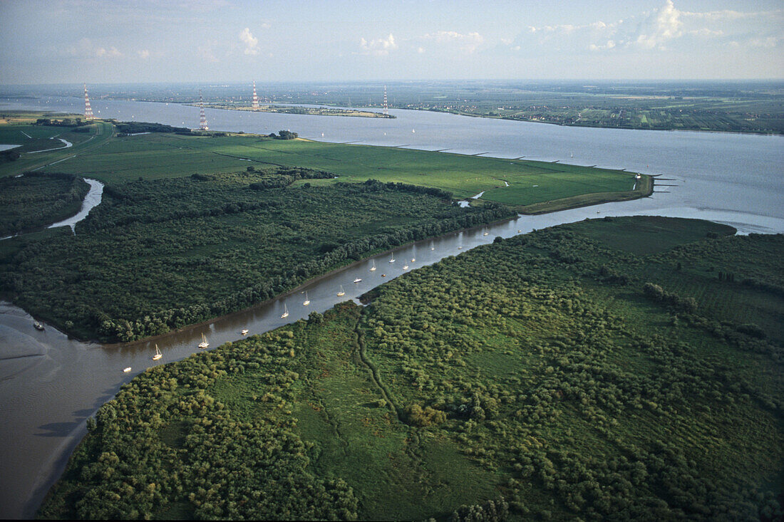 Luftbild Elbe, Norddeutschland, Segeln