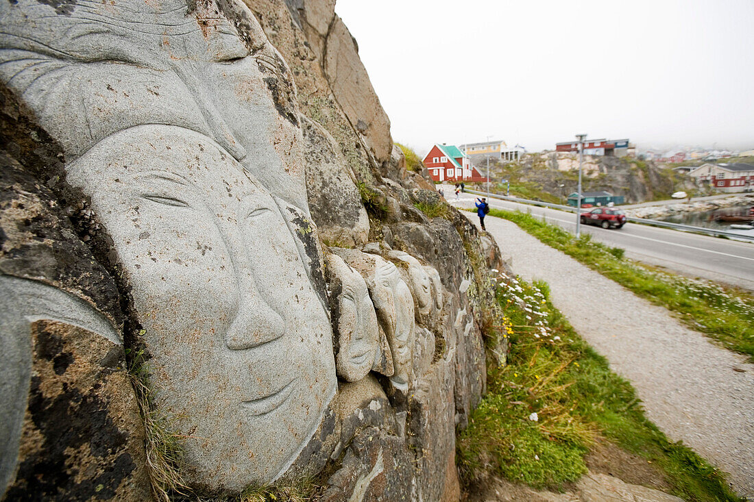 Bildhauerkunst in Qaqortoq (ehem. Julianehab), des einheimischen Künstlers Aka Hoegh, Süd Grönland.