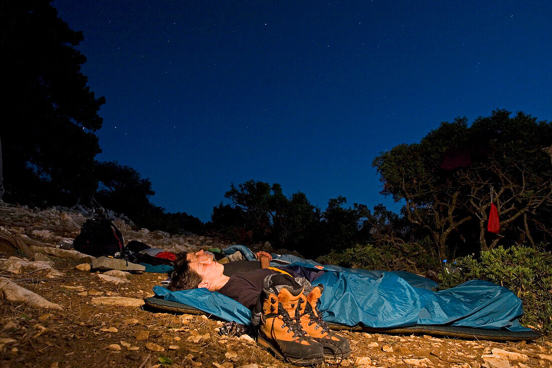 Biwaknacht auf dem Abenteuertrekking Il Sentiero Selvaggio Blu in Sardinien, Italien