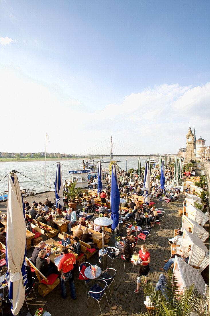 Gastronomie am Rheinufer, Rheinpromenade, Altstadt, Rhein, Düsseldorf, Landeshauptstadt von NRW, Nordrhein-Westfalen, Deutschland