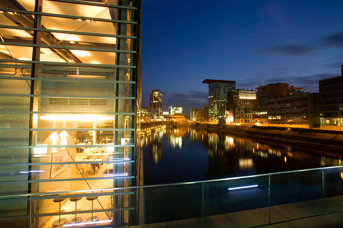 Restaurant und Cocktailbar Cubana im Medienhafen von Düsseldorf, Zollhafen, Nordrhein-Westfalen, Landeshauptstadt in NRW, Deutschland