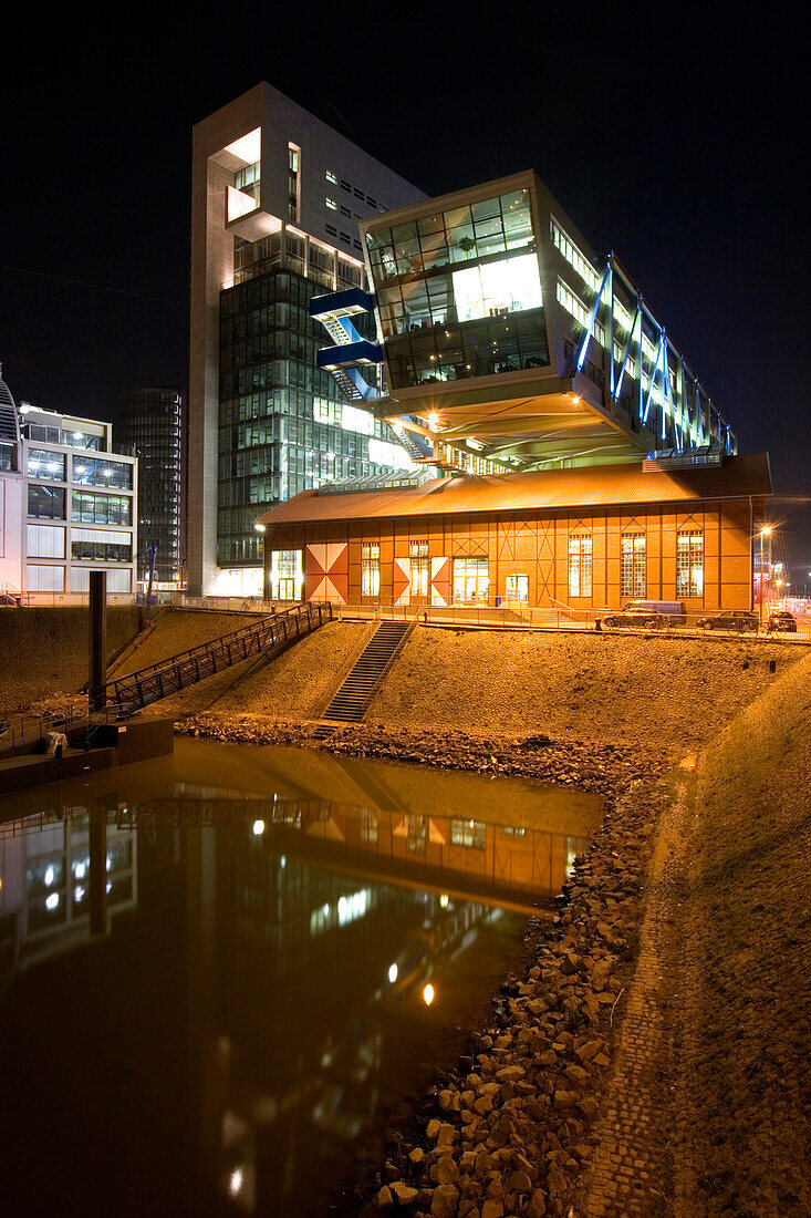 Moderne Architektur im Medienhafen in Düsseldorf, Zollhafen, Nordrhein-Westfalen, Deutschland