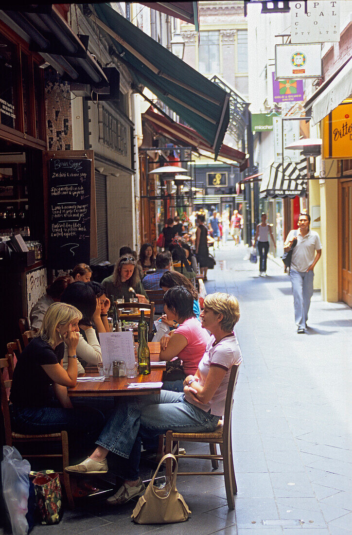 Bistro in einer Gasse beim Queen Victoria Market, Melbourne, Victoria, Australia