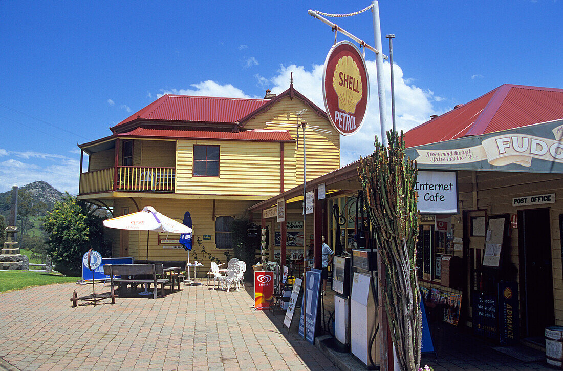 Tilba Tilba ist ein kleines Künstlerdorf mit farbigen bunten Häuschen. New South Wales, Australien