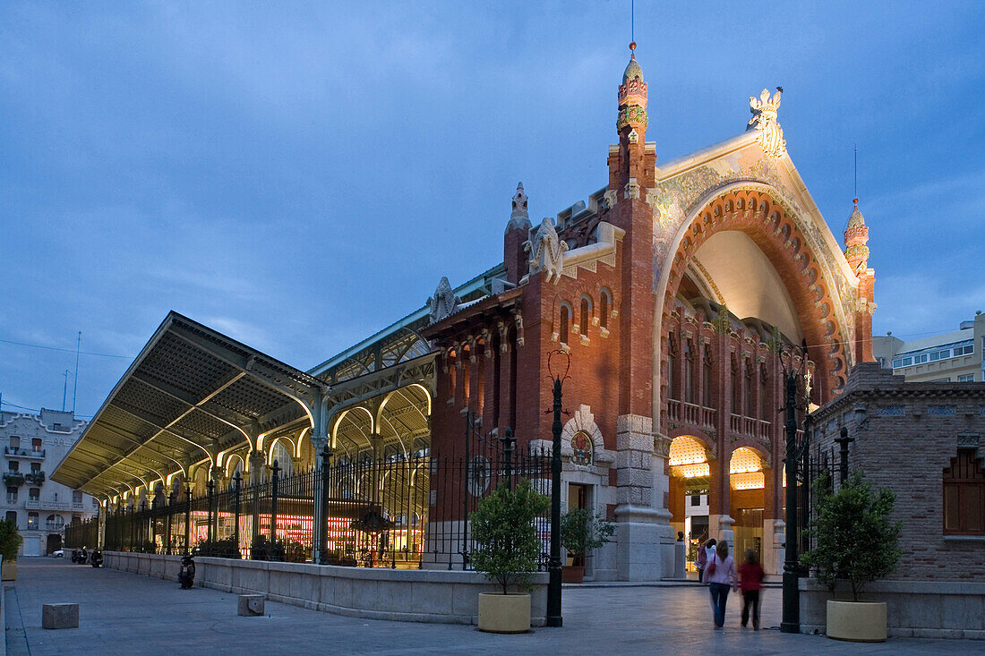 Mercado de Colon, 1916 eröffnete Markthalle, 2003 restauriet, Boutiquen und Bars, Valencia