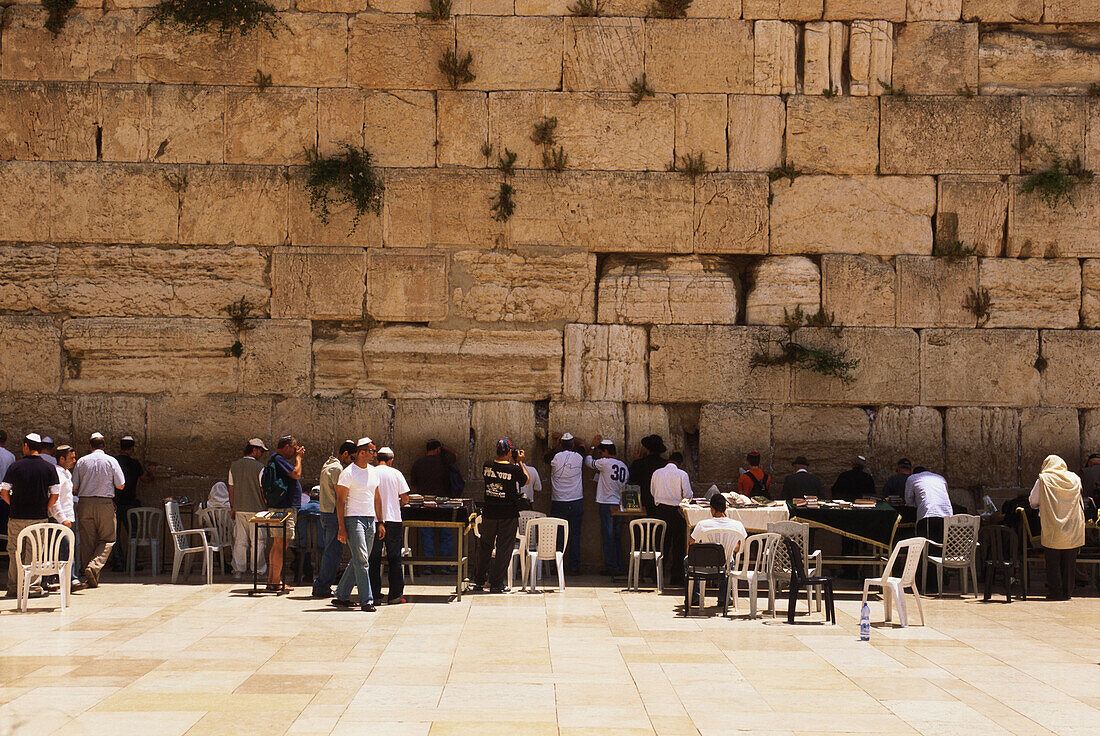 Leute bei der Klagemauer, Jerusalem, Israel