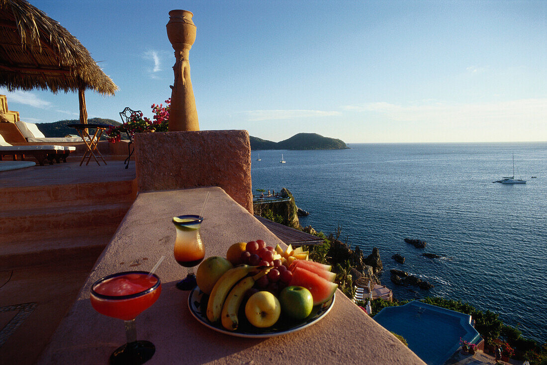 Cocktails und frisches Obst, Kleines Hotel, La Casa que canta Zihuatanejo, Mexiko, Amerika