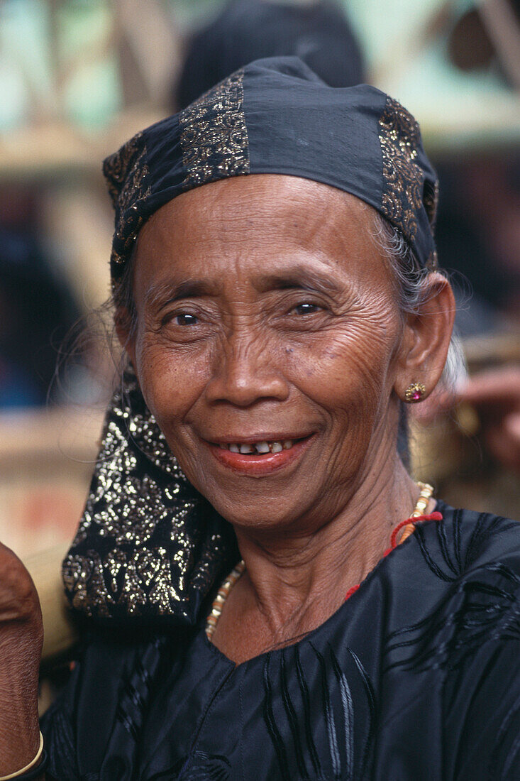 Portrait of a woman at a funeral, Parinding, Torajaland, Sulawesi, Indonesien