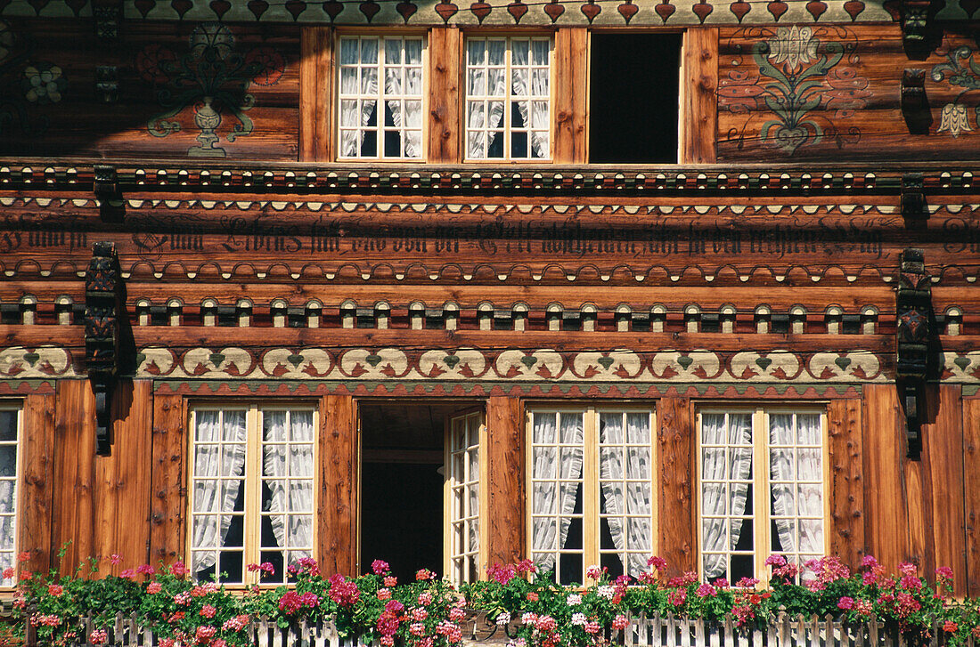 Fassade des Knuttihauses, Därstetten, Berner Oberland, Schweiz