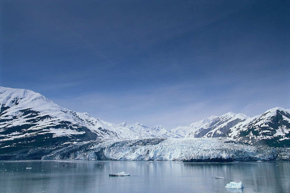 Hubbard Glacier in Glacier Bay, Alaska, USA