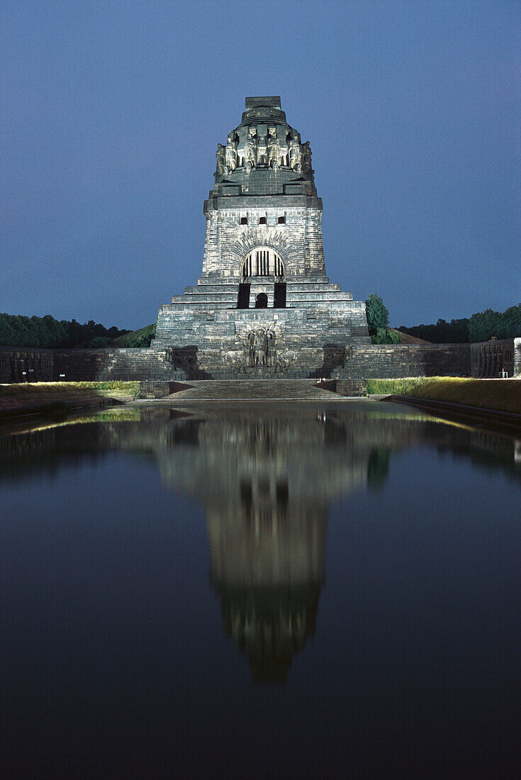 Volkerschlachtdenkmal, Monument of the Battle of the Nations and reflection, Leipzig, Saxony, Germany
