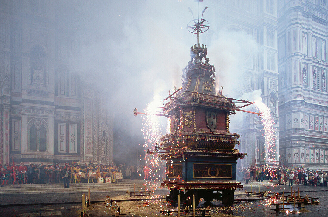 Feuerwerk, Scoppio del Carro, Explosion des Karrens, Ostern feiern, der Piazza del Duomo, Florenz, Toskana, Italien