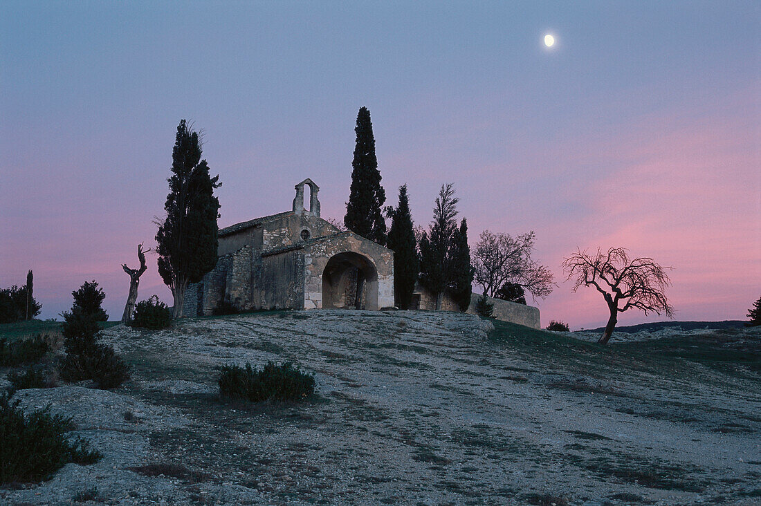 Church, St. Sixte-Kapelle in the evening light, near Eygalières, Provence, France