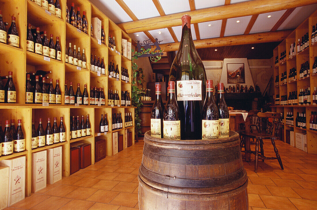 Weinladen, Probierstube, Chateauneuf-du-Pape, Provence, Frankreich