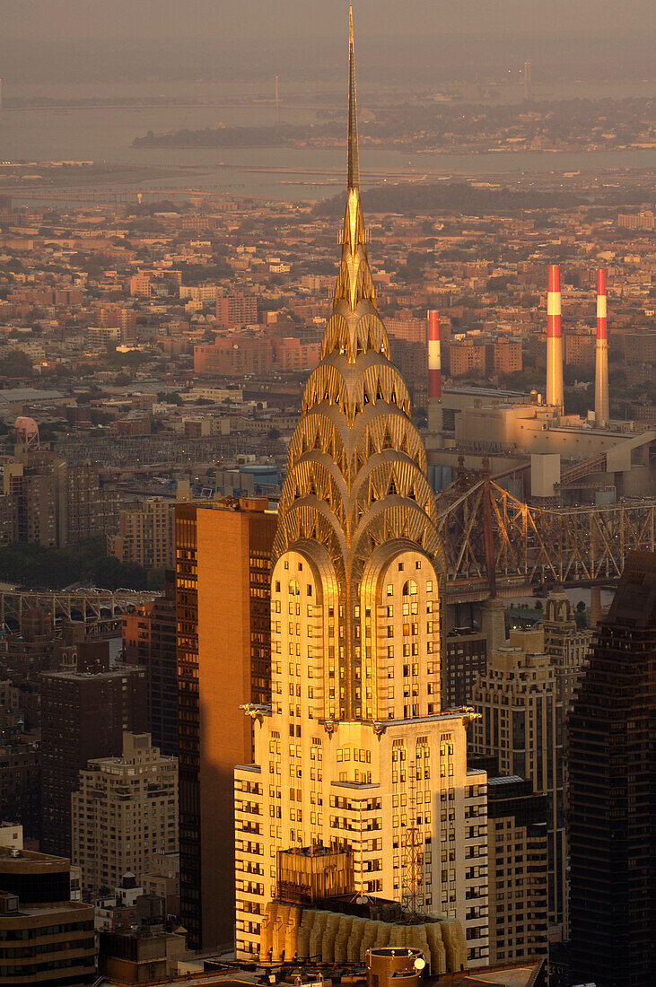 The Chrysler Building in the light of the evening sun, New York City, New York, USA, America