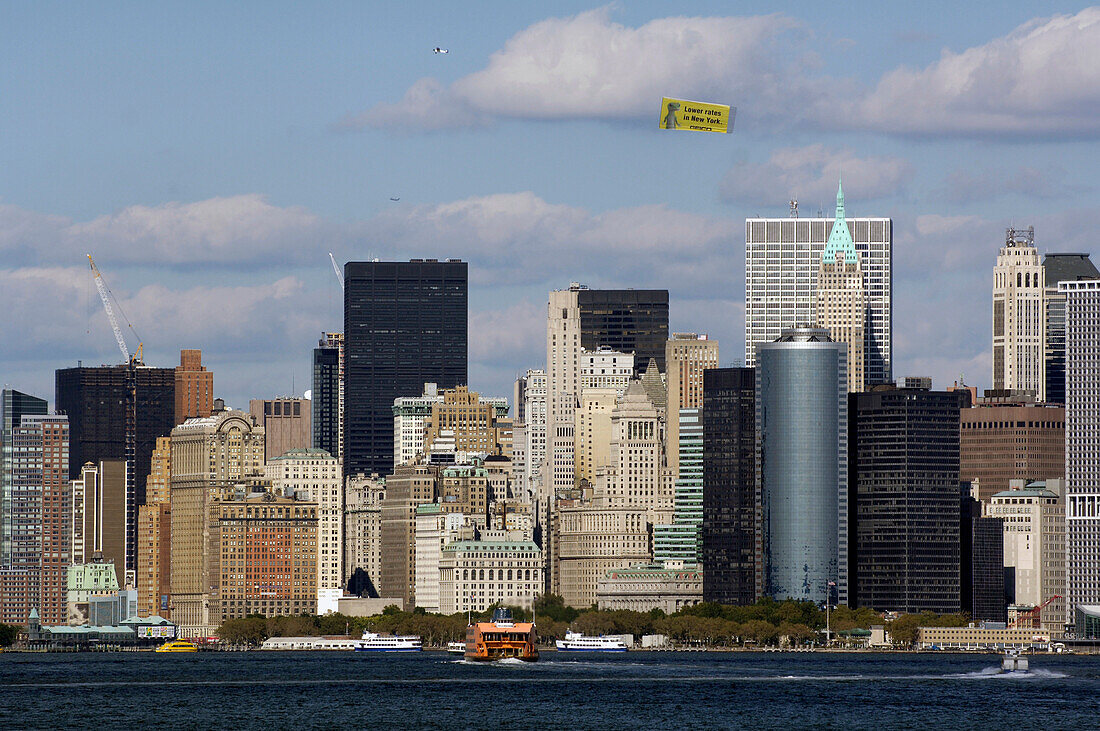 Blick von Staten Island Ferry auf Süd-Manhattan, New York City, New York, USA