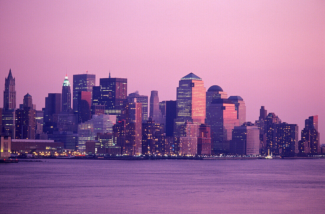 Blick über den Hudson auf die Downtown von Manhattan. Gesehen von der Stevens University in Hoboken, New Jersey