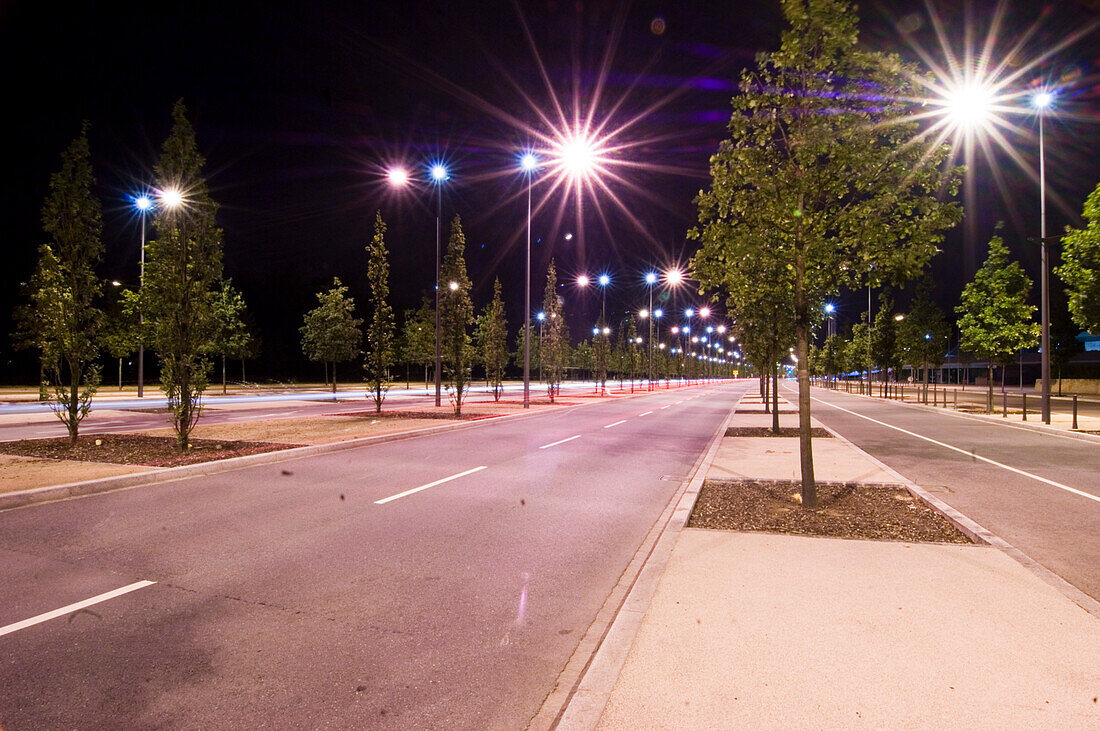 Menschenleere Strasse bei Nacht, Luxemburg