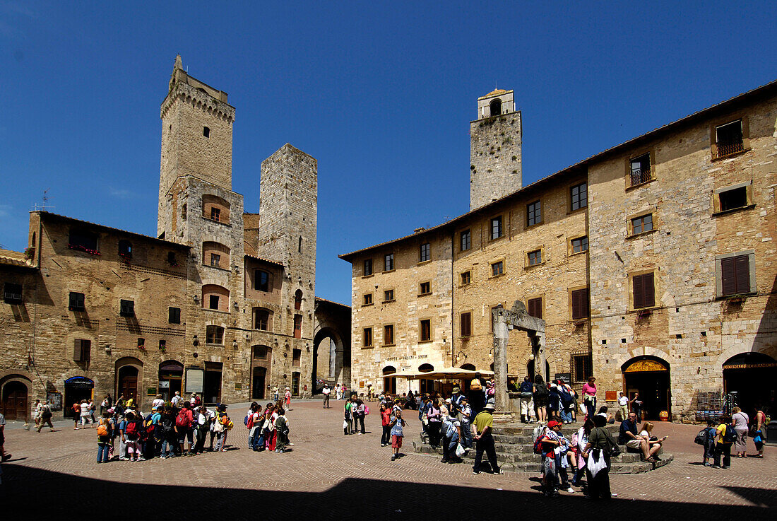 Geschlechtertürme und mittelalterliche Kleinstadt, San Gimignano, Toskana, Italien