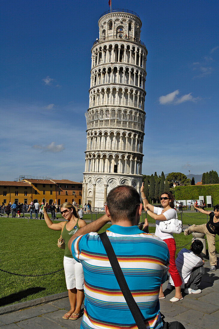 Tourists in front of the Leaning Tower of Pisa, Pisa, Tuscany, Italy