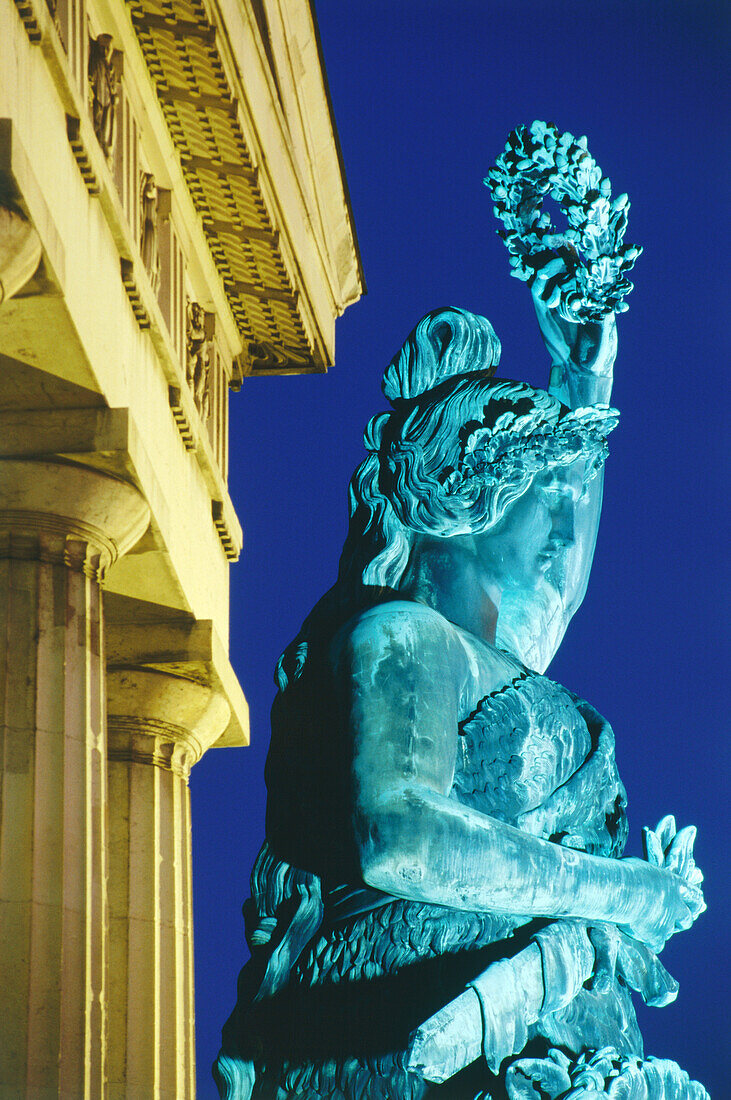 Bavaria mit Ruhmeshalle bei Nacht, München, Bayern, Deutschland