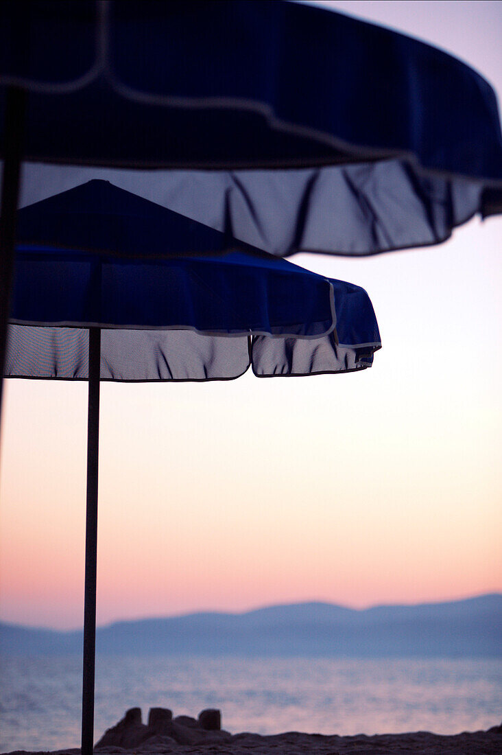 Sonnenschirme am Strand, Kos, Griechenland