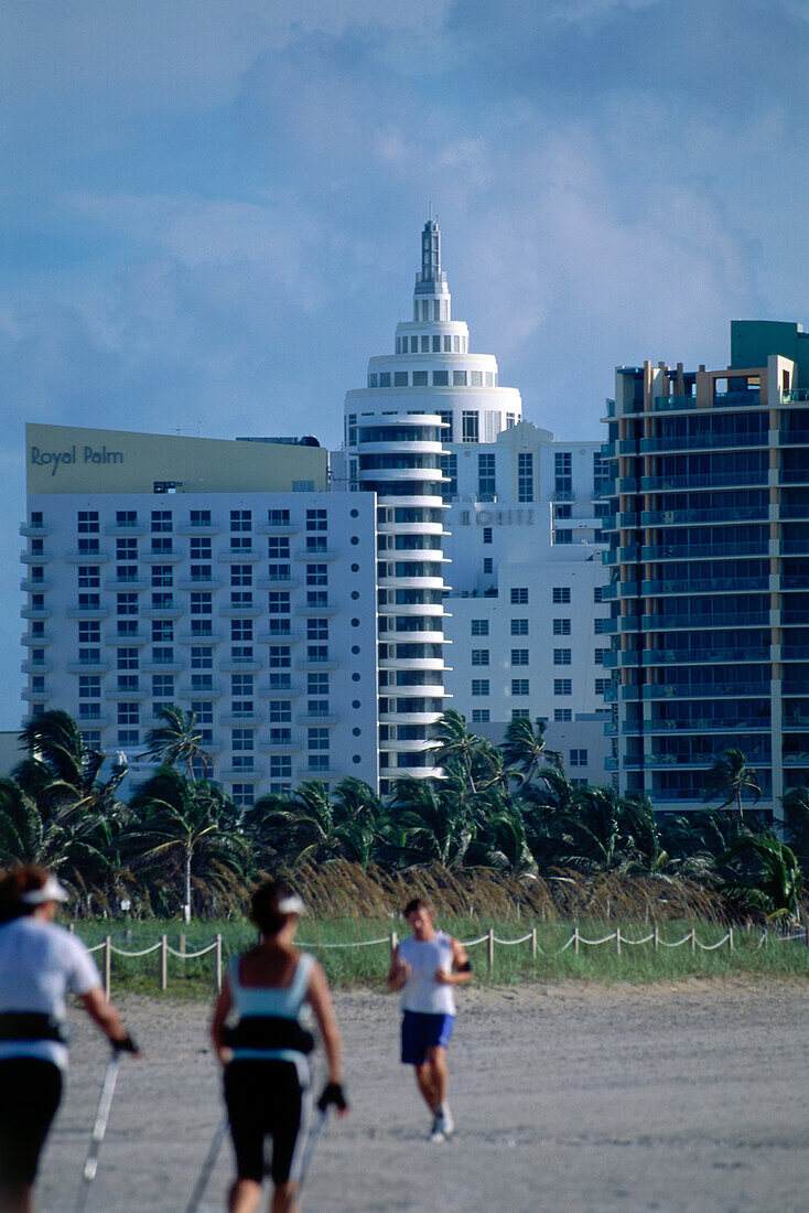Morgensport an Strand, South Beach, Miami, Florida, USA