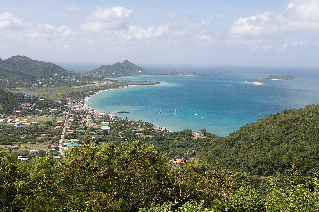 Blick vom Princess Royal Hospital auf die Hillsborough Bay, Carriacou, Grenada, Kleine Antillen, Karibik