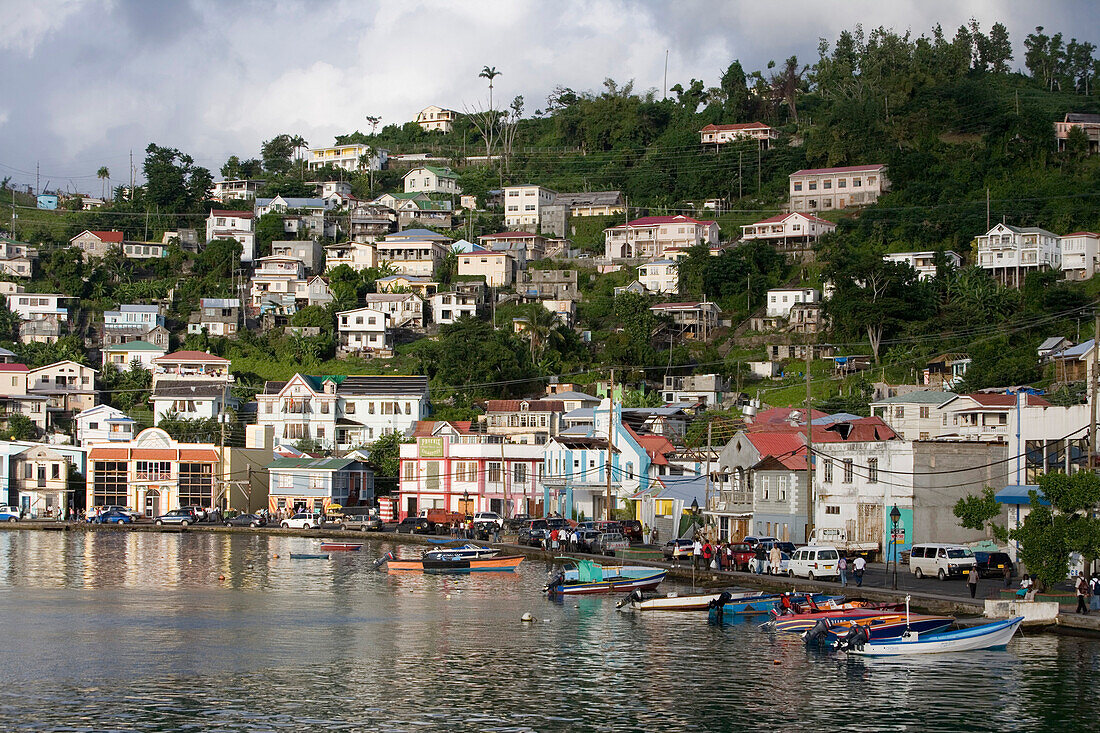 Fisherboote im Hafen The Carenage in St. George's, Grenada, Kleine Antillen, Karibik