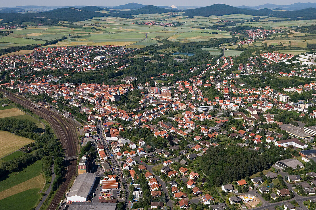 Luftaufnahme von Hünfeld und Hessisches Kegelspiel, Rhön, Hessen, Deutschland, Europa