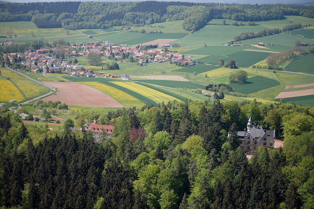 Luftaufnahme von Schloss Hohenwehrda und Hermann Lietz Schule Wehrda, Haunetal Wehrda, Rhön, Hessen, Deutschland, Europa
