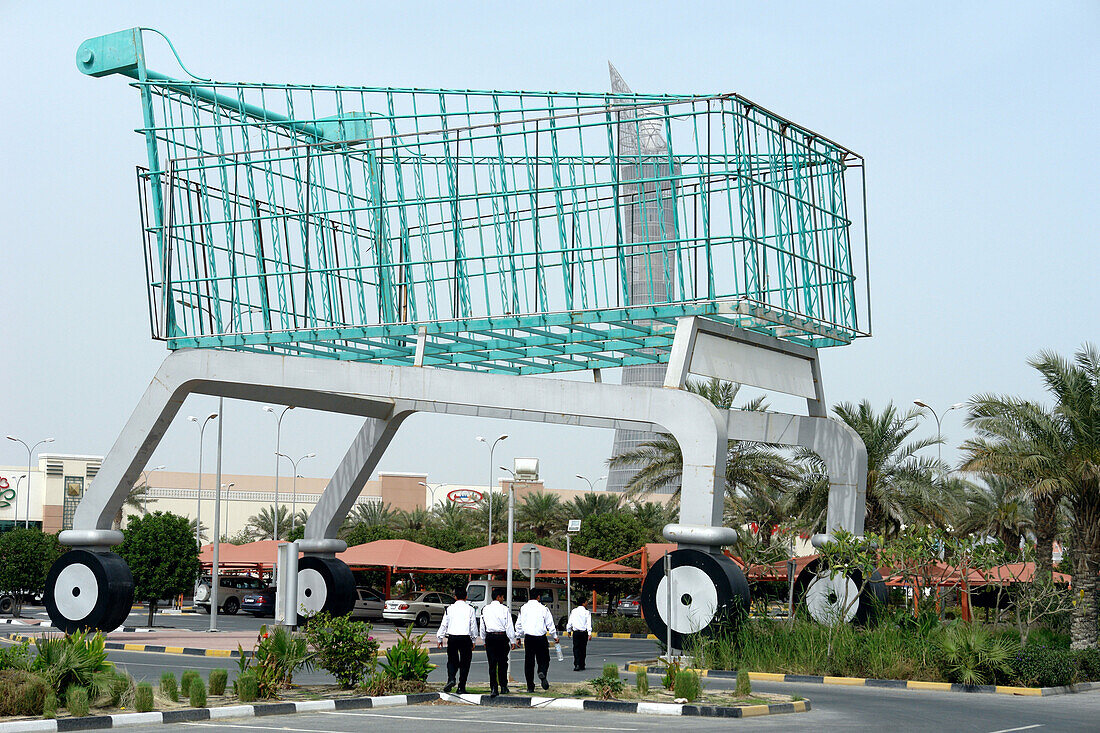 Der weltgrößte Einkaufswagen, Einkaufszentrum, Hyatt Plaza, Doha, Katar, Qatar