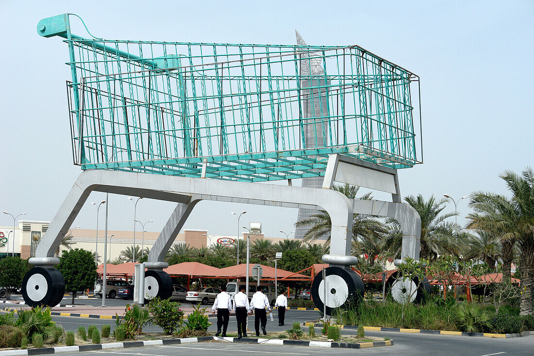 Worlds largest Shopping Trolley, Shopping Mall, Hyatt Plaza, Doha, Qatar