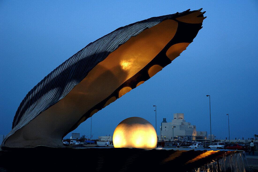 Riesenmuschel mit Perle, Corniche, Doha, Katar, Qatar