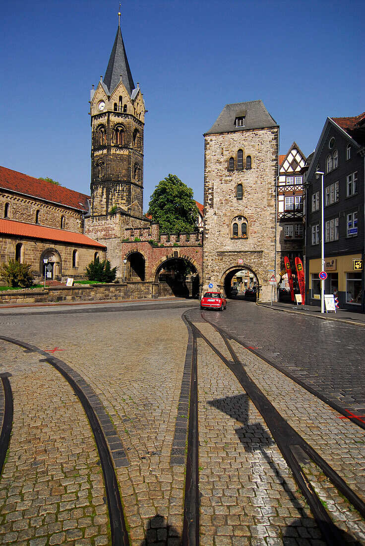 Nikolaikirche und Tor am Karlsplatz, Eisenach, Thüringen; Deutschland