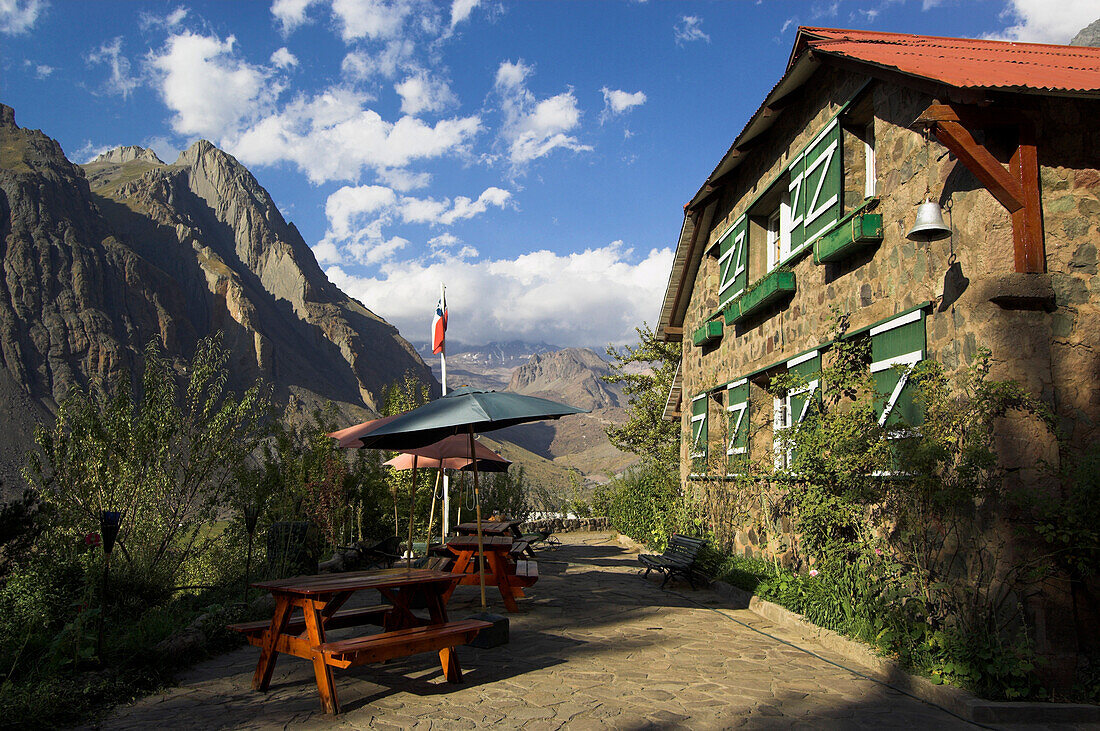 Eine Berghütte, Refugio Aleman auf 1.930m im Cajon del Maipo, Chile