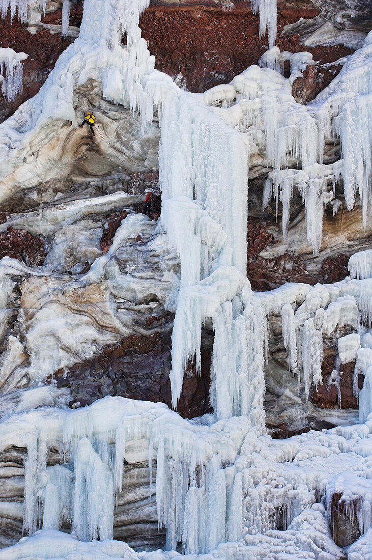 Eiskletterer besteigen Cerro Marmolejo (Südwand), Chilenische Anden, Chile