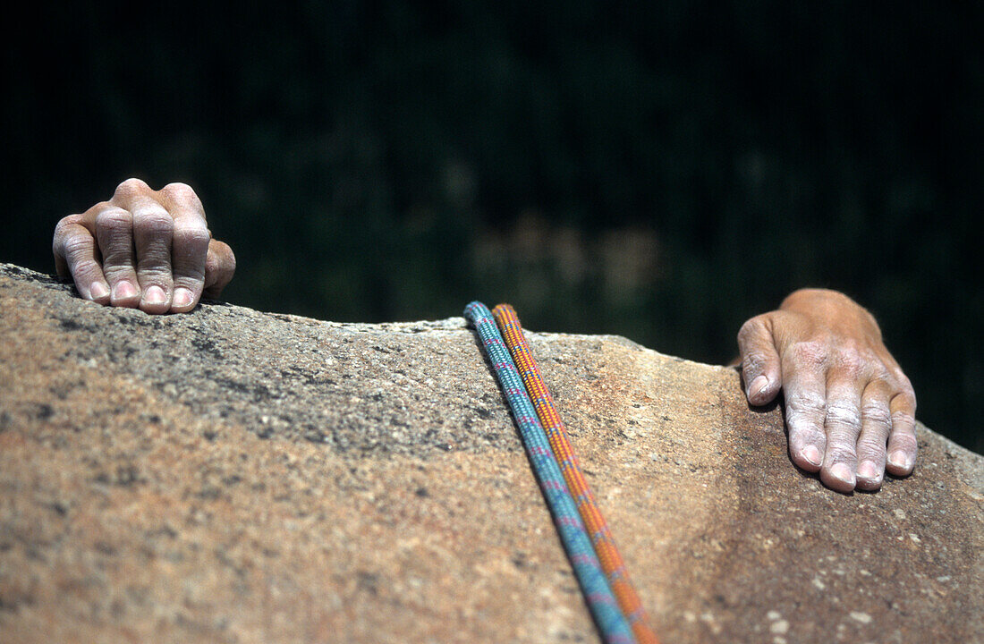 climbers hands and rope at cliff, Yosemite Valley, Yosemite National Parc, California, US