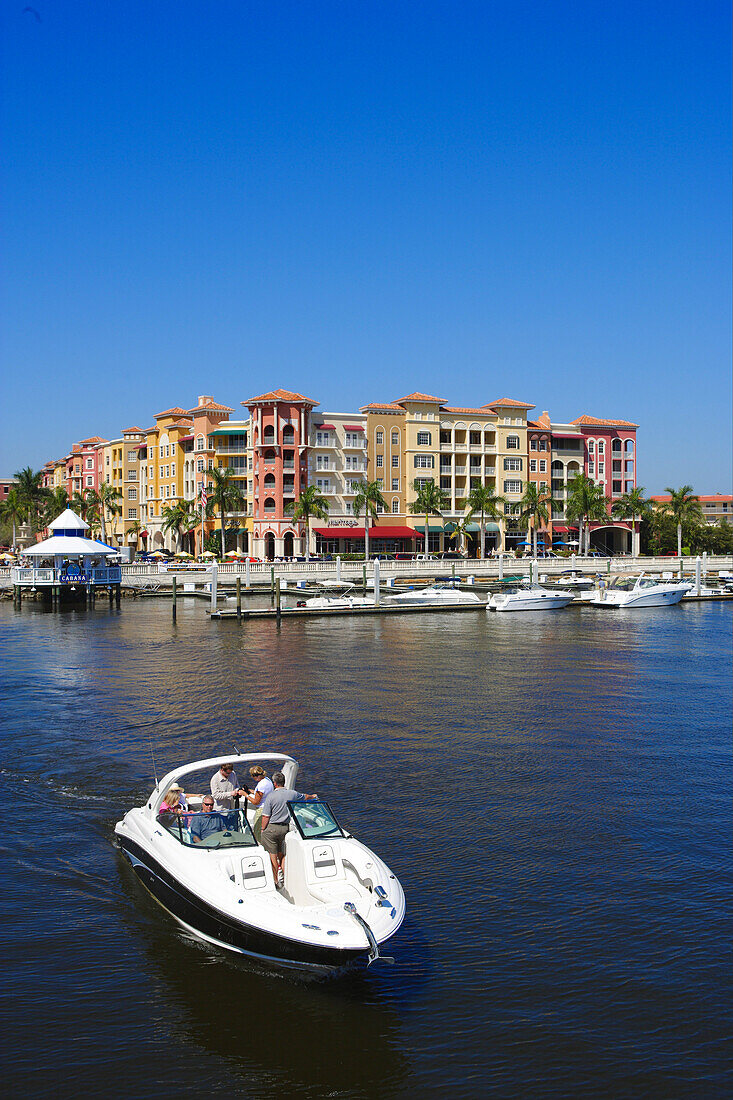 Sonntagsausflug in Marina in Naples, Florida, USA