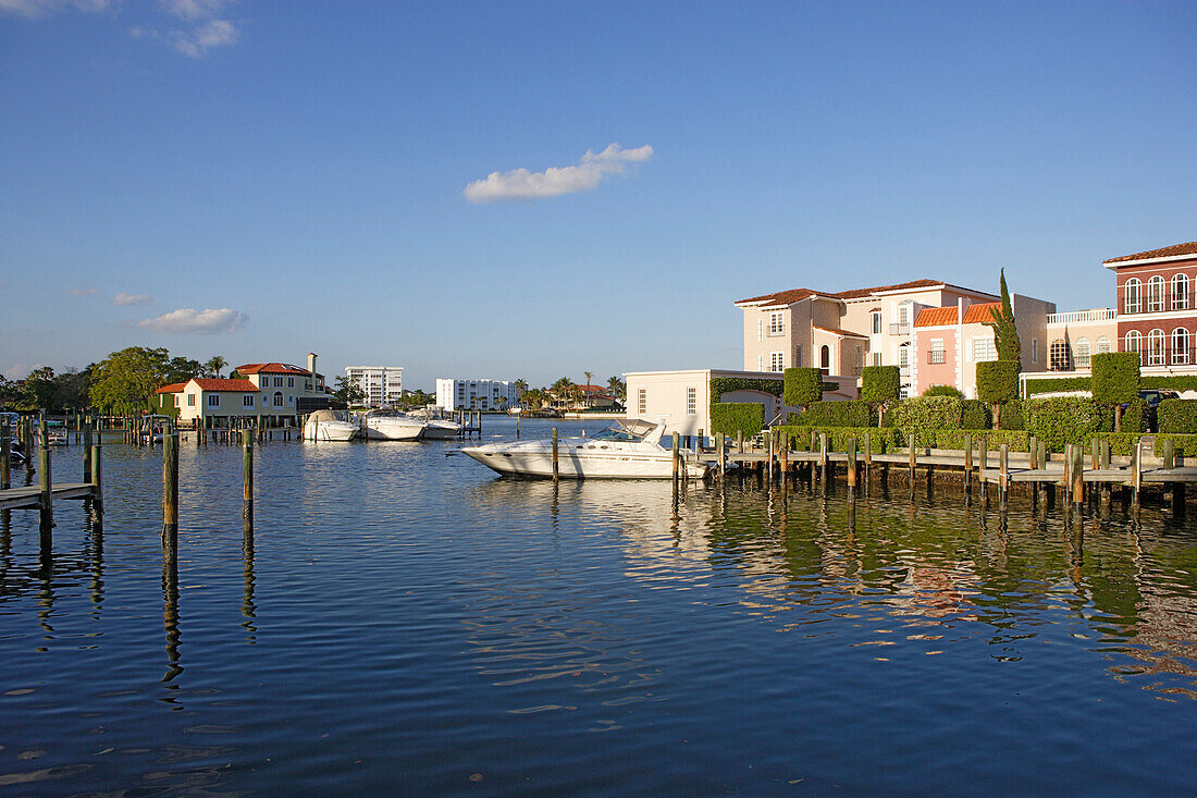 Häuser im Stadtteil Venetian Bay, Naples, Florida, USA