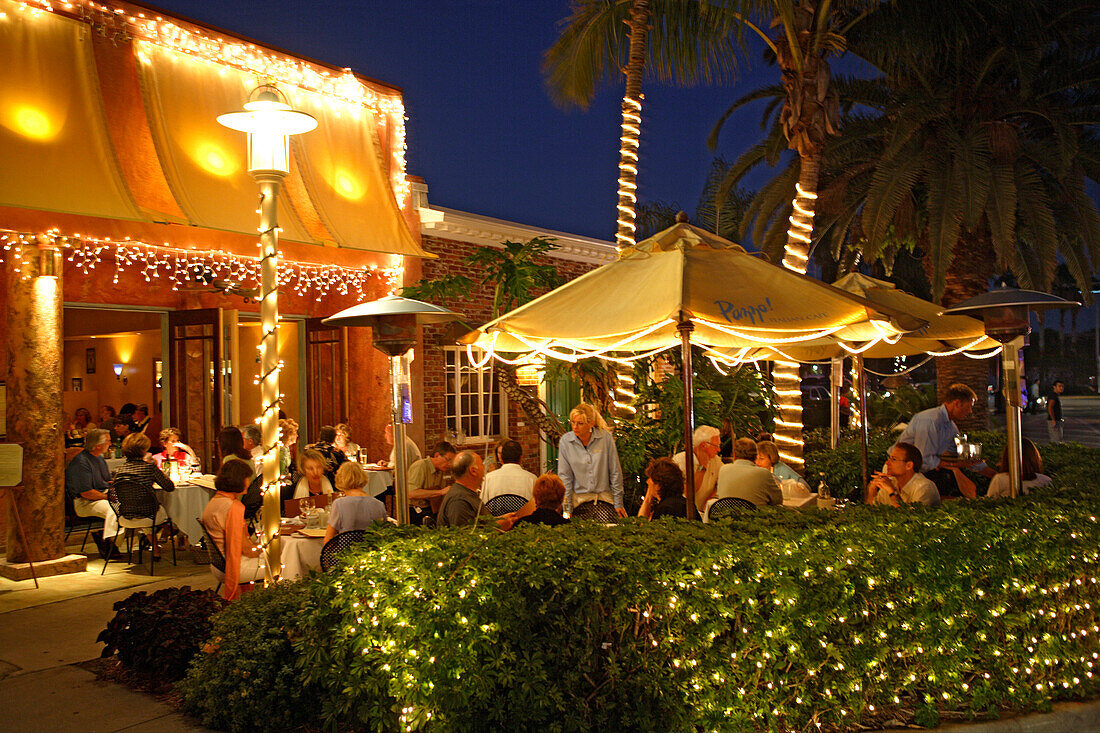 Abendessen im Restaurant Pazzo in der 5. Avenue, Naples, Florida, USA