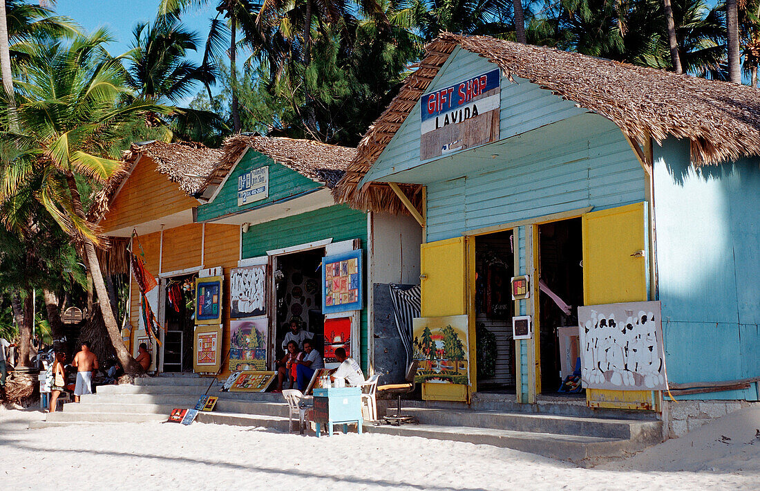 Strandweg mit Shops, Punta Cana, Karibik, Dominikanische Republik